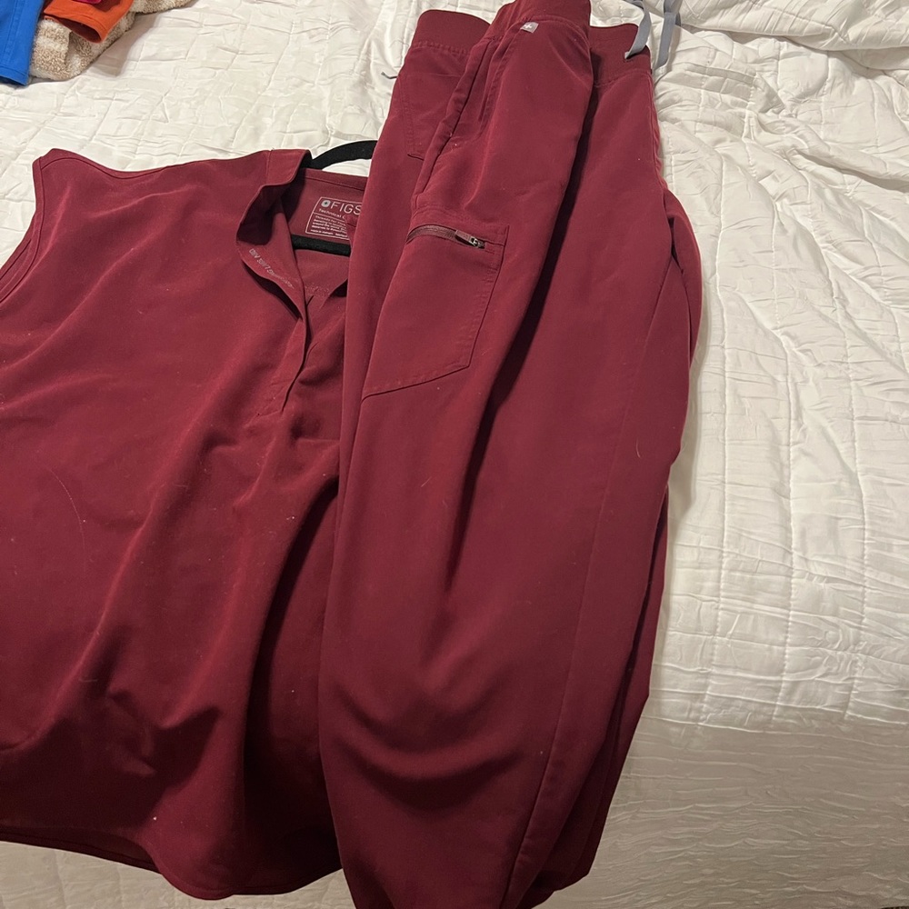 Figs Burgundy Scrub Set